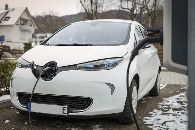 Recharge de véhicule électrique alimentée par énergie solaire